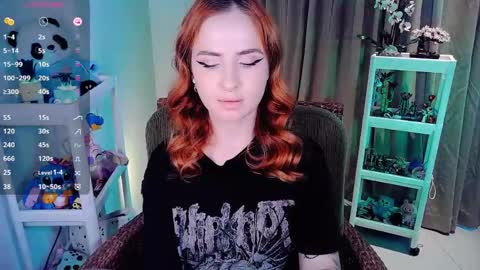 Snapshot of shyfoxxxy chatting on 04.23.26 Effie online show from 04.23.26