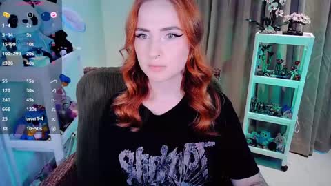 Snapshot of shyfoxxxy chatting on 04.25.26 Effie online show from 04.25.26