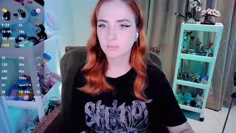 Snapshot of shyfoxxxy chatting on 04.28.26 Effie online show from 04.28.26