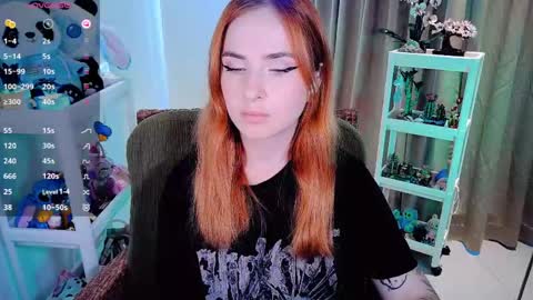 Snapshot of shyfoxxxy chatting on 04.30.26 Effie online show from 04.30.26
