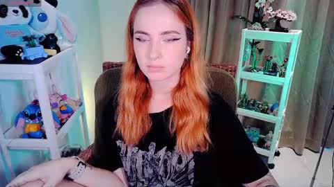 Snapshot of shyfoxxxy chatting on 05.25.26 Effie online show from 05.25.26