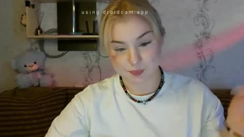 Snapshot of shylove_elina chatting on 10.21.25 shylove_elina online show from 10.21.25