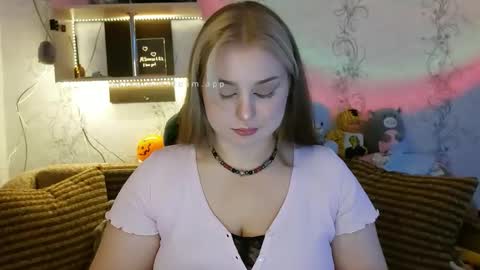 Snapshot of shylove_elina chatting on 10.22.25 shylove_elina online show from 10.22.25