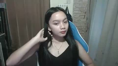 Snapshot of shypinay_kaira chatting on 10.25.25 kaira online show from 10.25.25