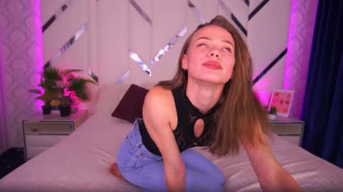 Snapshot of shyysiren chatting on 11.06.25 shyysiren online show from 11.06.25