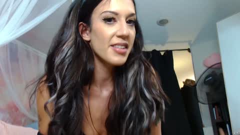 Snapshot of siclianprincess chatting on 10.18.25 Miss Meadow Gotti Romano online show from 10.18.25