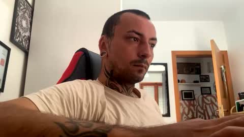 Snapshot of sidvicious23cm chatting on 09.26.25 sidvicious23cm online show from 09.26.25