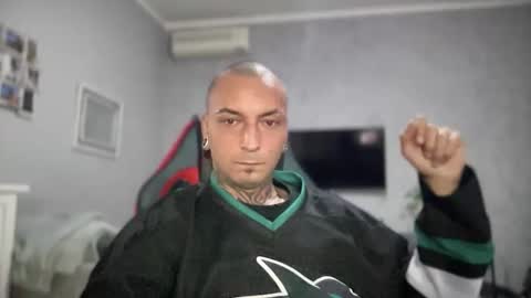 Snapshot of sidvicious23cm chatting on 10.24.25 sidvicious23cm online show from 10.24.25