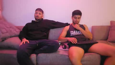 Snapshot of siegfriedll chatting on 10.27.25 gily y pablo online show from 10.27.25