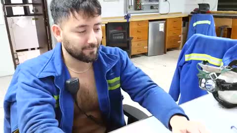 Snapshot of siegfriedll chatting on 11.08.25 gily y pablo online show from 11.08.25