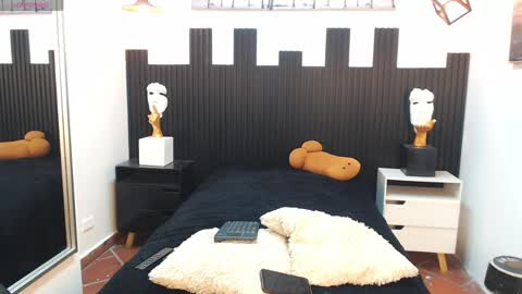 SIENNA  online show from 04.17.26