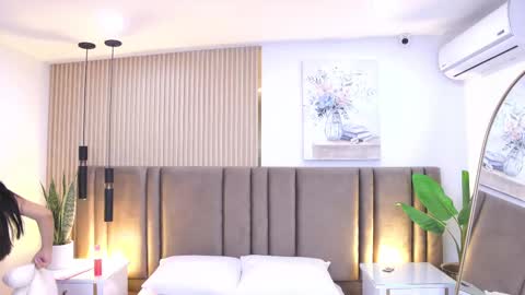 Camila Vargas online show from 10.25.25