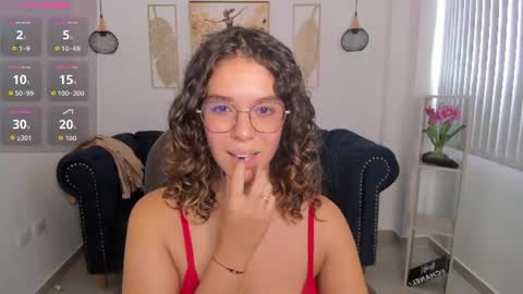 Snapshot of sienna_luxor chatting on 06.16.26 siiena online show from 06.16.26