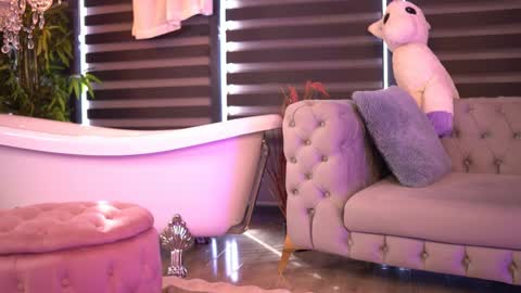 Sienna online show from 09.19.25