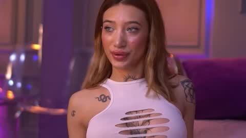 Sienna online show from 10.08.25