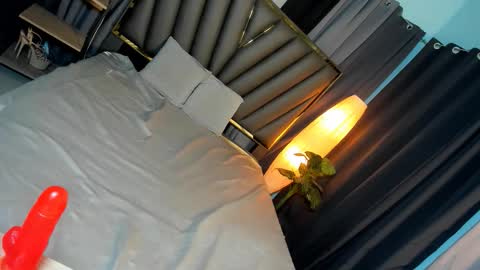 Snapshot of sierracoxriches chatting on 09.24.25 Belle online show from 09.24.25