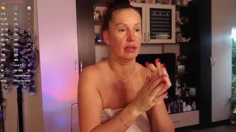 Snapshot of silenaa_sloussen chatting on 11.02.25 silenaa_sloussen online show from 11.02.25