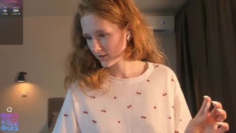 Snapshot of silkencrave chatting on 10.17.25 Call me Mia online show from 10.17.25