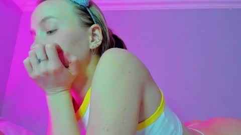 Snapshot of silky_huzelnut chatting on 10.30.25 Mila online show from 10.30.25