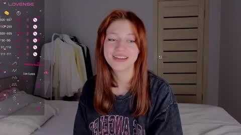 Snapshot of silly___woman chatting on 05.14.26 silly___woman online show from 05.14.26