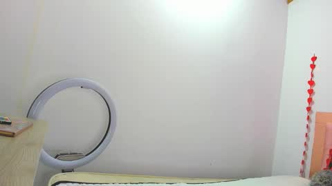 Snapshot of silvana_wenz chatting on 02.19.25 Silvana online show from 02.19.25