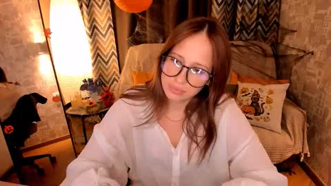 Snapshot of silvermoon_kira chatting on 10.22.25 Kira online show from 10.22.25