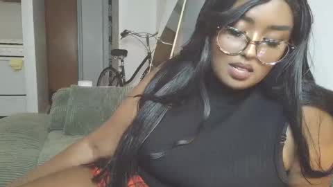 Snapshot of siminfox chatting on 10.01.25 Simin Fox online show from 10.01.25