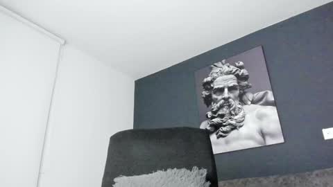 simon_leon01 online show from 01.27.25