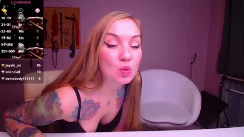 Snapshot of simona_moonshine chatting on 10.03.25 simona_moonshine online show from 10.03.25