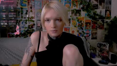 Snapshot of simona_rain chatting on 10.04.25 Simona online show from 10.04.25