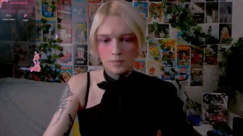 Snapshot of simona_rain chatting on 10.04.25 Simona online show from 10.04.25