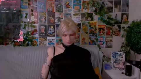 Snapshot of simona_rain chatting on 10.10.25 Simona online show from 10.10.25