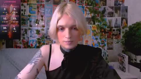 Snapshot of simona_rain chatting on 10.29.25 Simona online show from 10.29.25