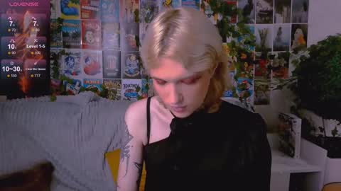 Snapshot of simona_rain chatting on 11.05.25 Simona online show from 11.05.25