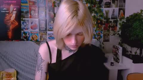 Snapshot of simona_rain chatting on 11.08.25 Simona online show from 11.08.25