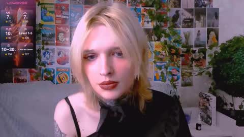 Snapshot of simona_rain chatting on 11.08.25 Simona online show from 11.08.25