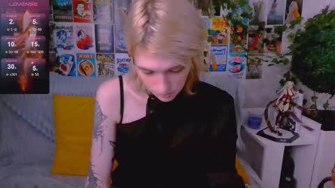 Snapshot of simona_rain chatting on 11.12.25 Simona online show from 11.12.25