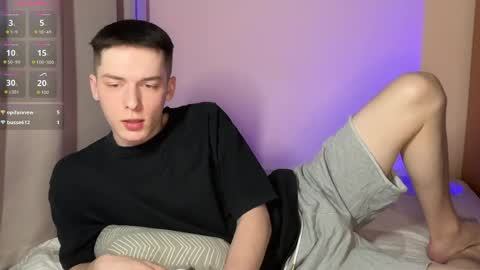 Snapshot of simonsweett chatting on 03.31.26 Simon online show from 03.31.26