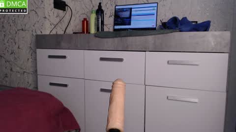 Snapshot of simplegirl1996 chatting on 12.04.24 regina online show from 12.04.24