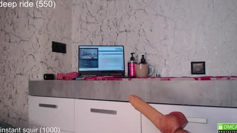 Snapshot of simplegirl1996 chatting on 10.13.25 regina online show from 10.13.25