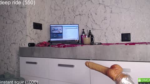 Snapshot of simplegirl1996 chatting on 10.14.25 regina online show from 10.14.25