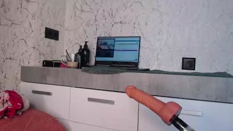 Snapshot of simplegirl1996 chatting on 10.27.25 regina online show from 10.27.25