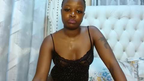 Snapshot of simply_eve1 chatting on 10.18.25 simply_eve1 online show from 10.18.25