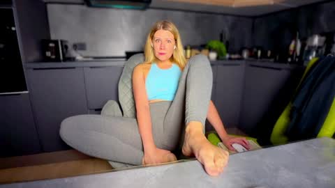 A present for me  online show from 04.07.26