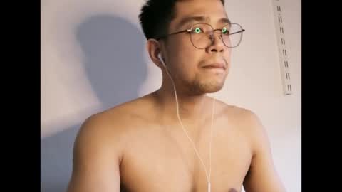 Snapshot of simplysanti_ph chatting on 05.25.26 Santino online show from 05.25.26