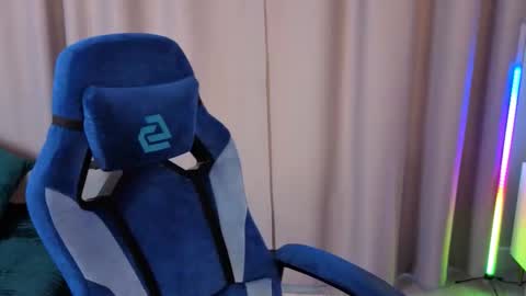 Snapshot of simplyzoe chatting on 03.04.26 Zoe online show from 03.04.26