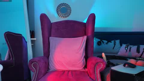 Ms. Sindel online show from 01.12.25