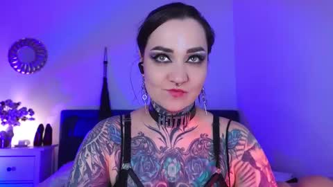 Ms. Sindel online show from 02.11.25