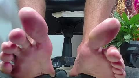 only foot                         worshipers here online show from 12.15.24
