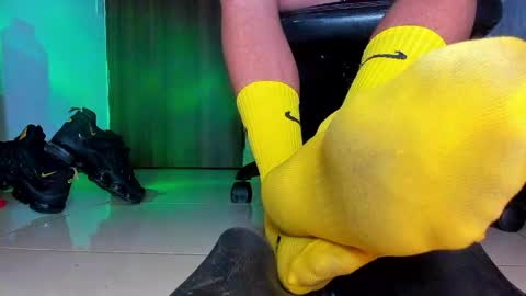 Snapshot of sir_kev66 chatting on 04.23.26 only foot worshipers here online show from 04.23.26